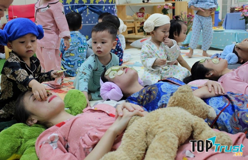 Happy Hands Montessori School