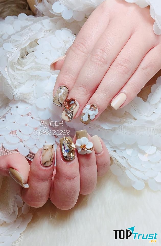 Happy Nails