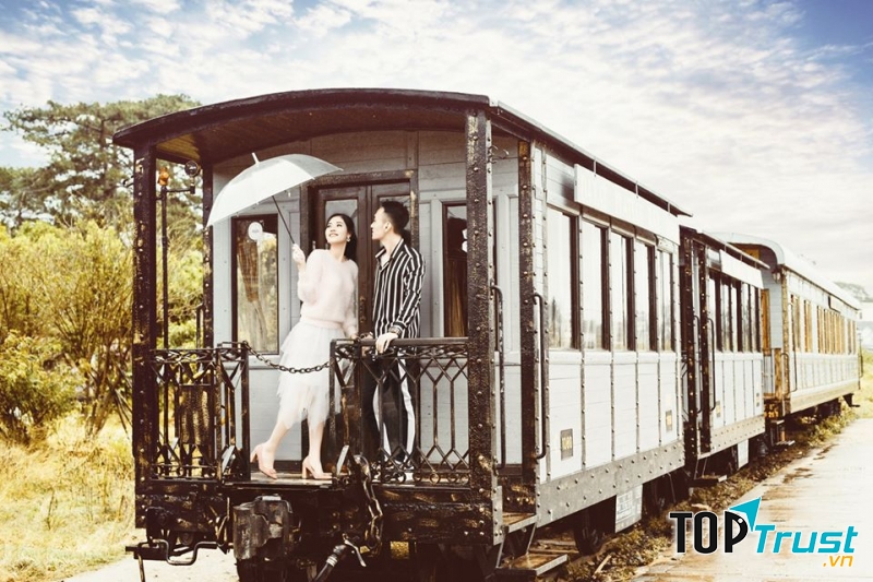 Happy Wedding Studio