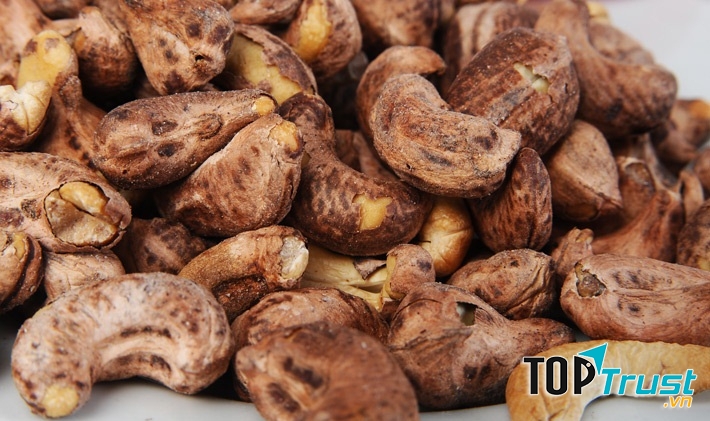 Hạt điều là món ăn vặt lành mạnh, bổ sung nhiều vitamin, khoáng chất cho cơ thể.