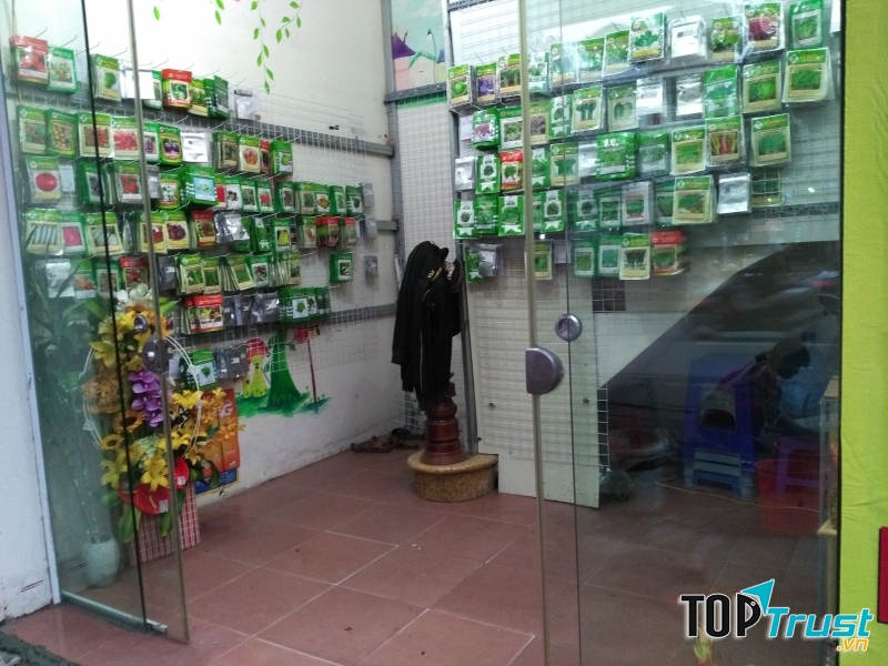 Cửa hàng hạt giống An Tâm với nhiều loại hạt giống rau.