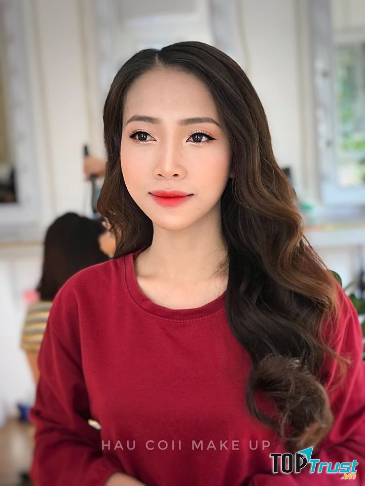 Hậu Còi Make Up & Academy