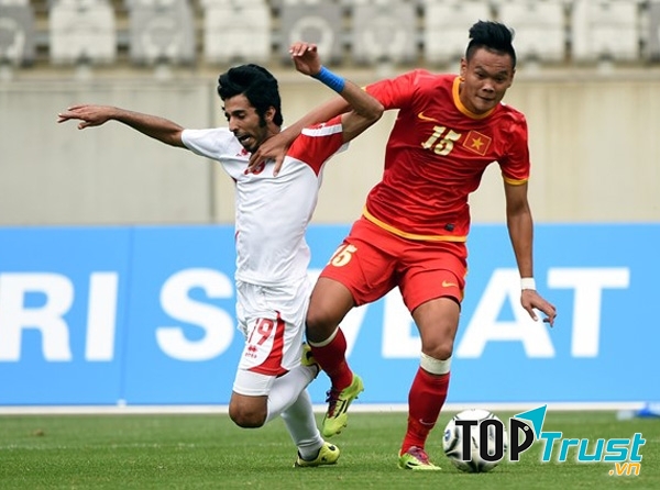 Hậu vệ Âu Văn Hoàn, số áo 2