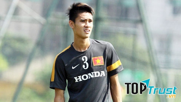 Hậu vệ Đinh Tiến Thành, số áo 5