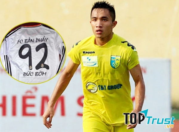 Hậu vệ Sầm Ngọc Đức, số áo 28