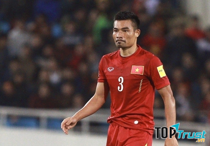 Hậu vệ Trương Đình Luật, số áo 3