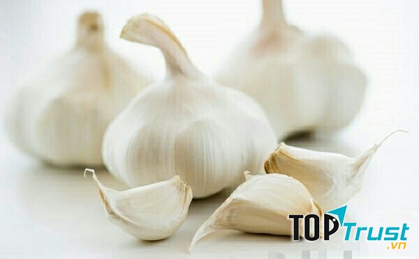 Ăn tỏi để làm giảm tình trạng đau rát họng