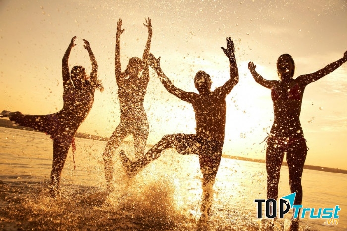 Bạn có thể có được những tình bạn không ngờ tới nếu rộng mở giao tiếp với những người xung quanh