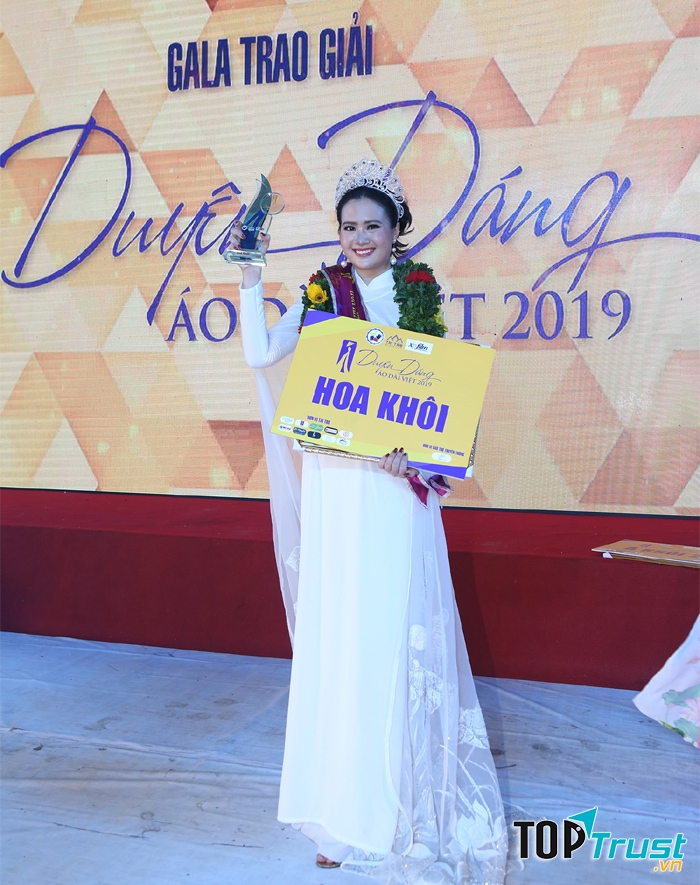 Hoa khôi ''Duyên dáng áo dài 2019'' Trần Thúy Hạnh.