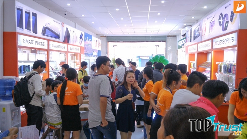 Khung cảnh bên trong cửa hàng rất nhộn nhịp