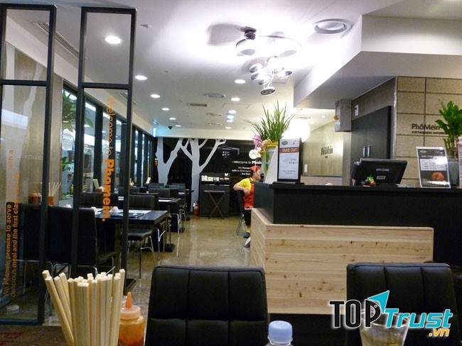 Không gian bên trong của Phở Mein