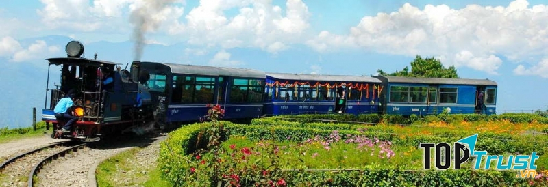 Nét đẹp của tuyến đường sắt này nằm ở những nơi mà nó đi qua