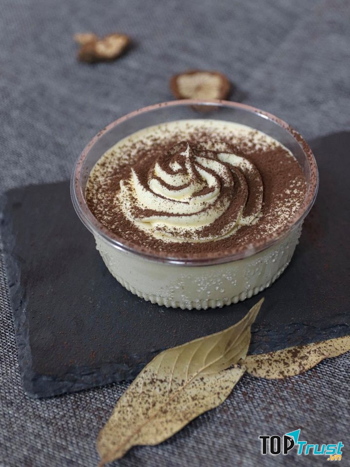 Tiramisu Cake