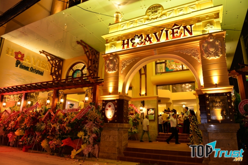 Không gian nhà hàng sang trọng