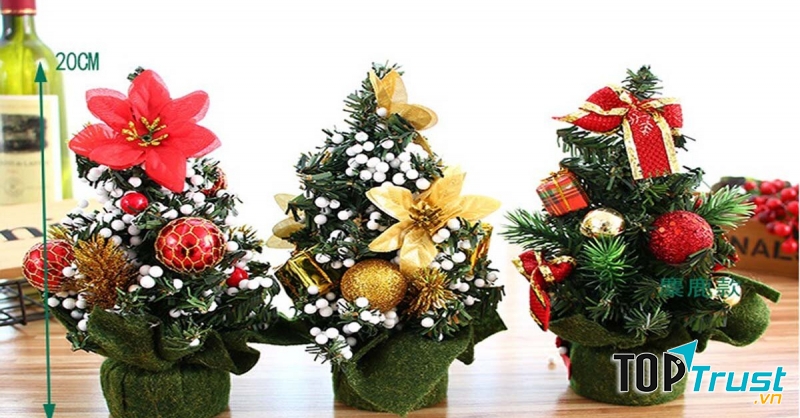 Hệ thống nhà sách, văn phòng phẩm đa dạng đồ trang trí Noel