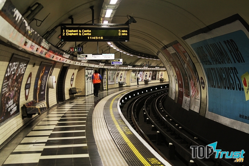 Một nhà ga trong hệ thống tàu điện ngầm Luân Đôn