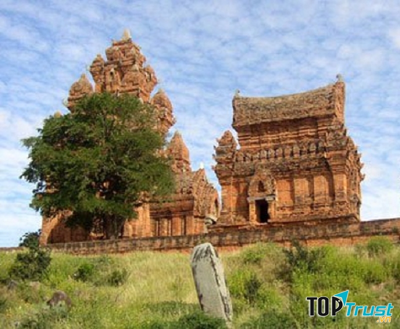 Hệ thống tháp Chăm