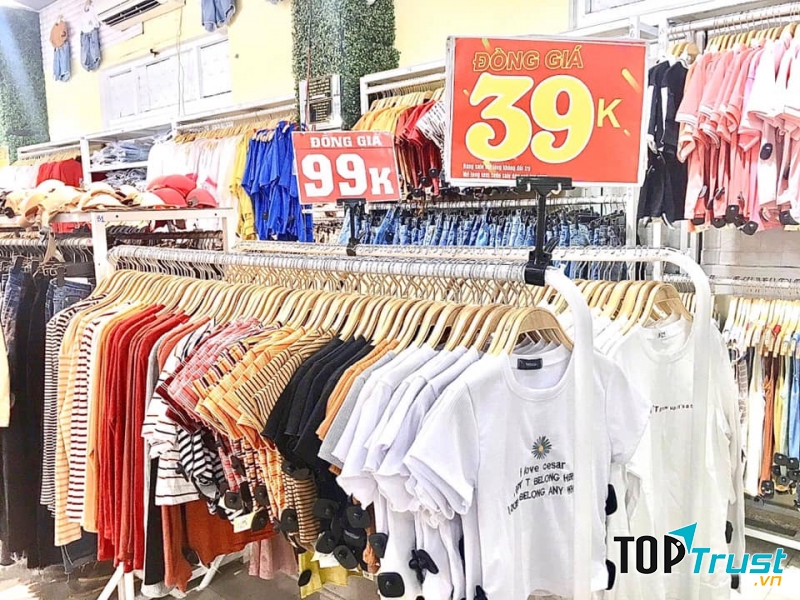 Đặc biệt shop còn thưởng xuyên có các chương trình khuyến mại lớn cho khách hàng, bởi vậy khi tới đây các bạn có thể mua được những sản phẩm chất lượng tốt mà giá cả lại rẻ đến bất ngờ đấy nhé.