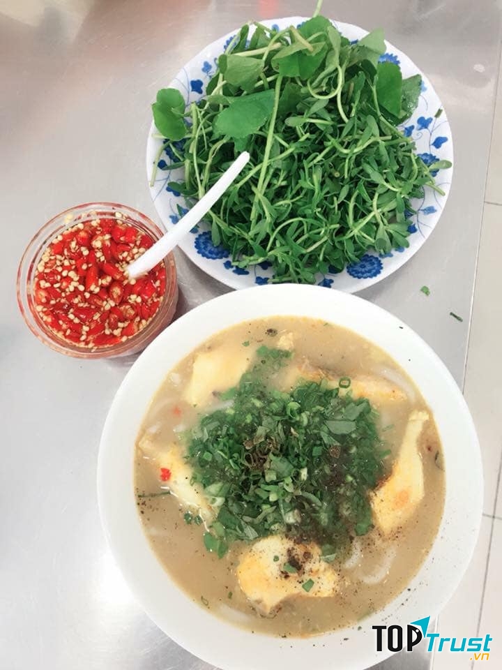 Bánh canh cá lóc Uyên