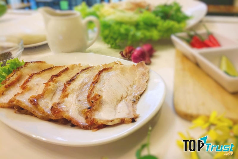 Các thực khách đã đến với HekSa đánh giá rằng món bánh cuốn thịt heo ở đây rất ngon và phù hợp với khẩu vị