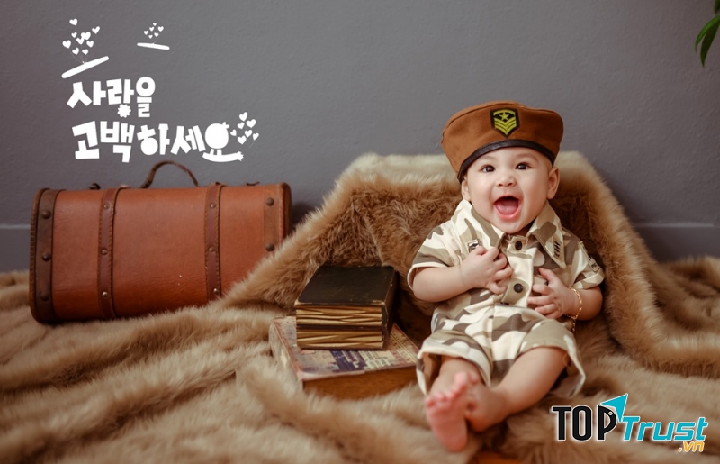 Để cho ra những bức ảnh nghệ thuật, sáng tạo, tất cả các thiết bị, dụng cụ, đạo cụ, trang phục được studio chú trọng đầu tư hết sức công phu