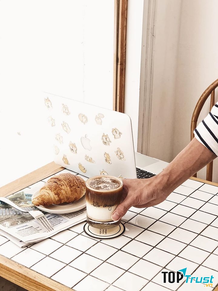 Thức uống ngon, bánh ngọt ngào và không gian thoải mái chính là điều Hello Stranger mong tất cả các khách hàng chọn Hello Stranger đã và sẽ trải nghiệm.