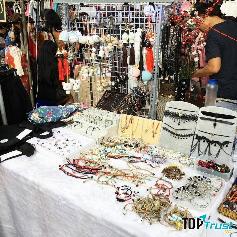 Phụ kiện cực xinh cũng là ưu điểm của Hello Weekend Market