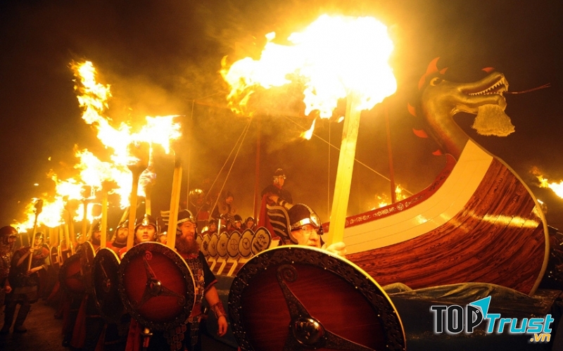 Helly Aa ở Shetland - lễ hội lửa lớn nhất châu Âu