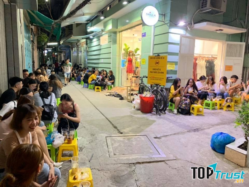 Hẻm Tea&Milktea luôn là một trong những địa chỉ được các bạn trẻ ưu tiên lựa chọn mỗi khi muốn nhâm nhi ly trà sữa, ngồi lê la tán gẫu với bạn bè