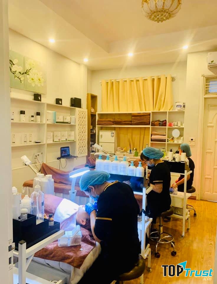 Her Skincare. Makeup. Spa