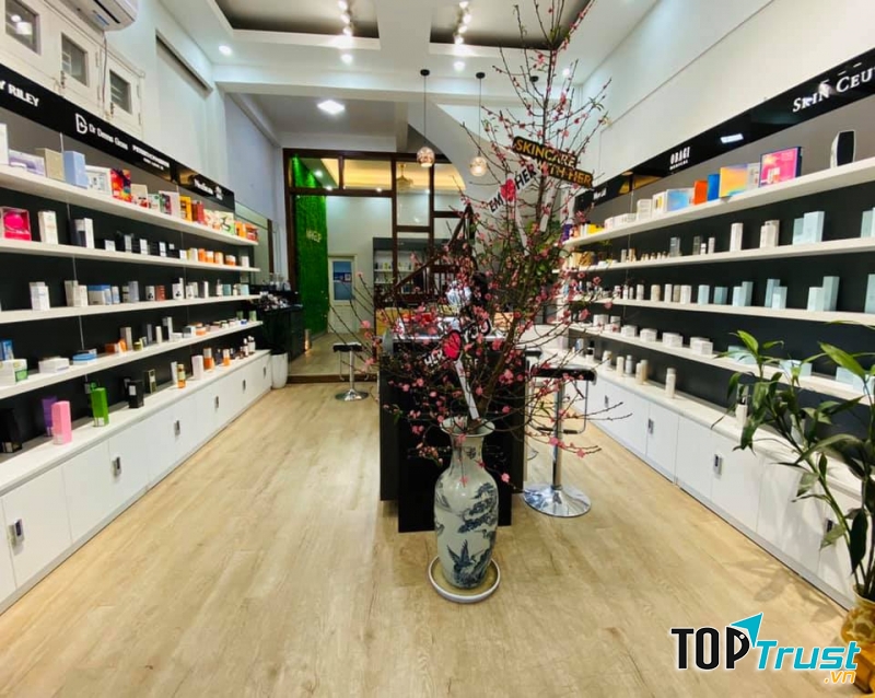 Her Skincare. Makeup. Spa