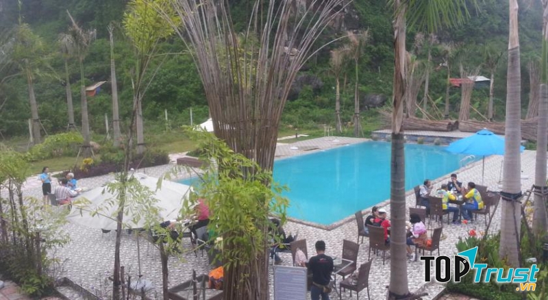 Đặc biệt ở Heritage By Night Hotel còn có khu hồ bơi ngoài trời nước xanh trong vắt