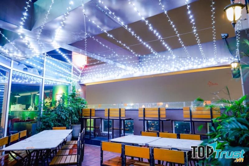 Không gian lãng mạn của quán
