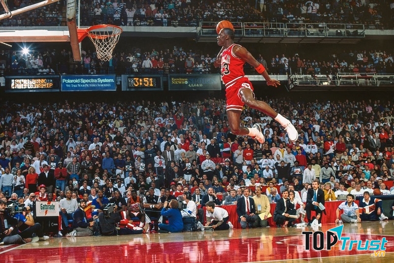 Huyền thoại bóng rổ của thập kỷ 90: Michael Jordan