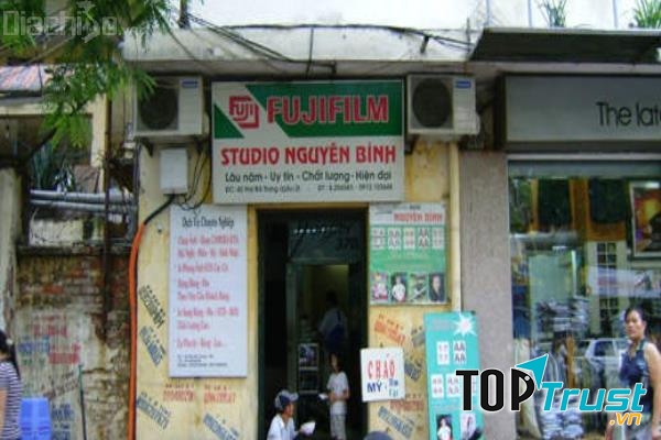 Dịch vụ tại đây rất nhanh gọn, bạn chỉ cần nói mục địch chụp ảnh thẻ của mình là  gì là thợ ảnh tại đấy đã biết chụp loại nào cho bạn rồi nhé. Ảnh chụp và lấy được ngay nên rất tiện lợi