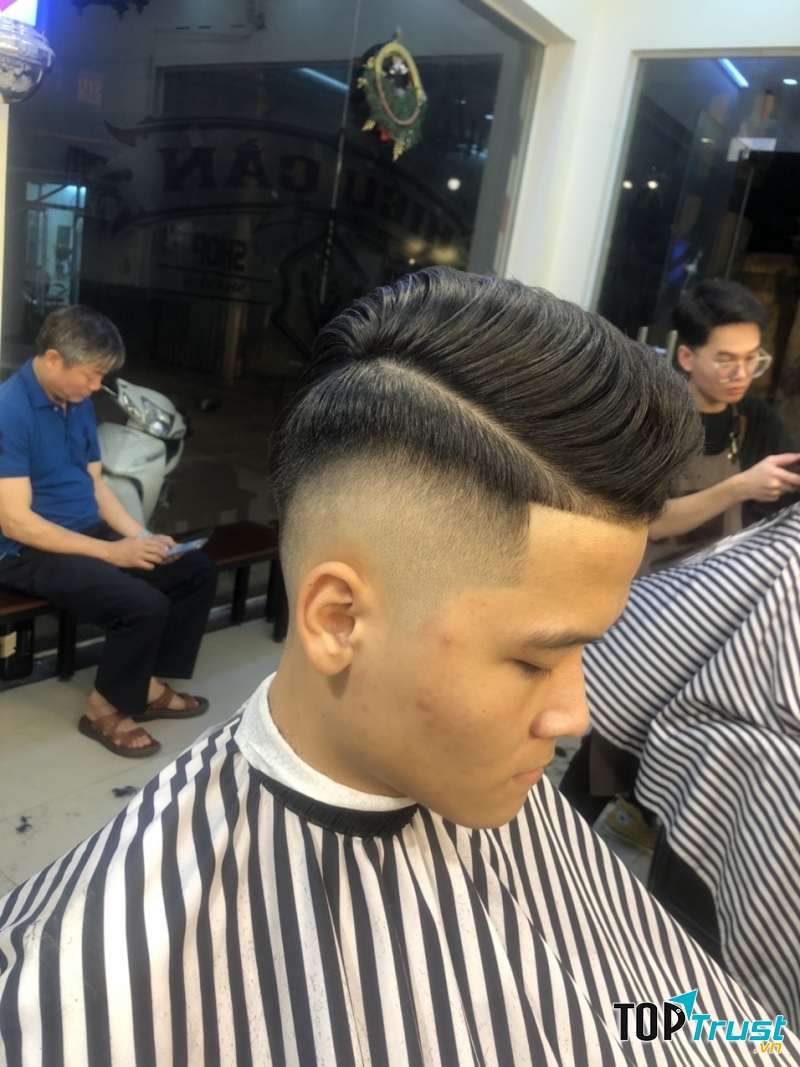 Hiếu Cần Barber Shop
