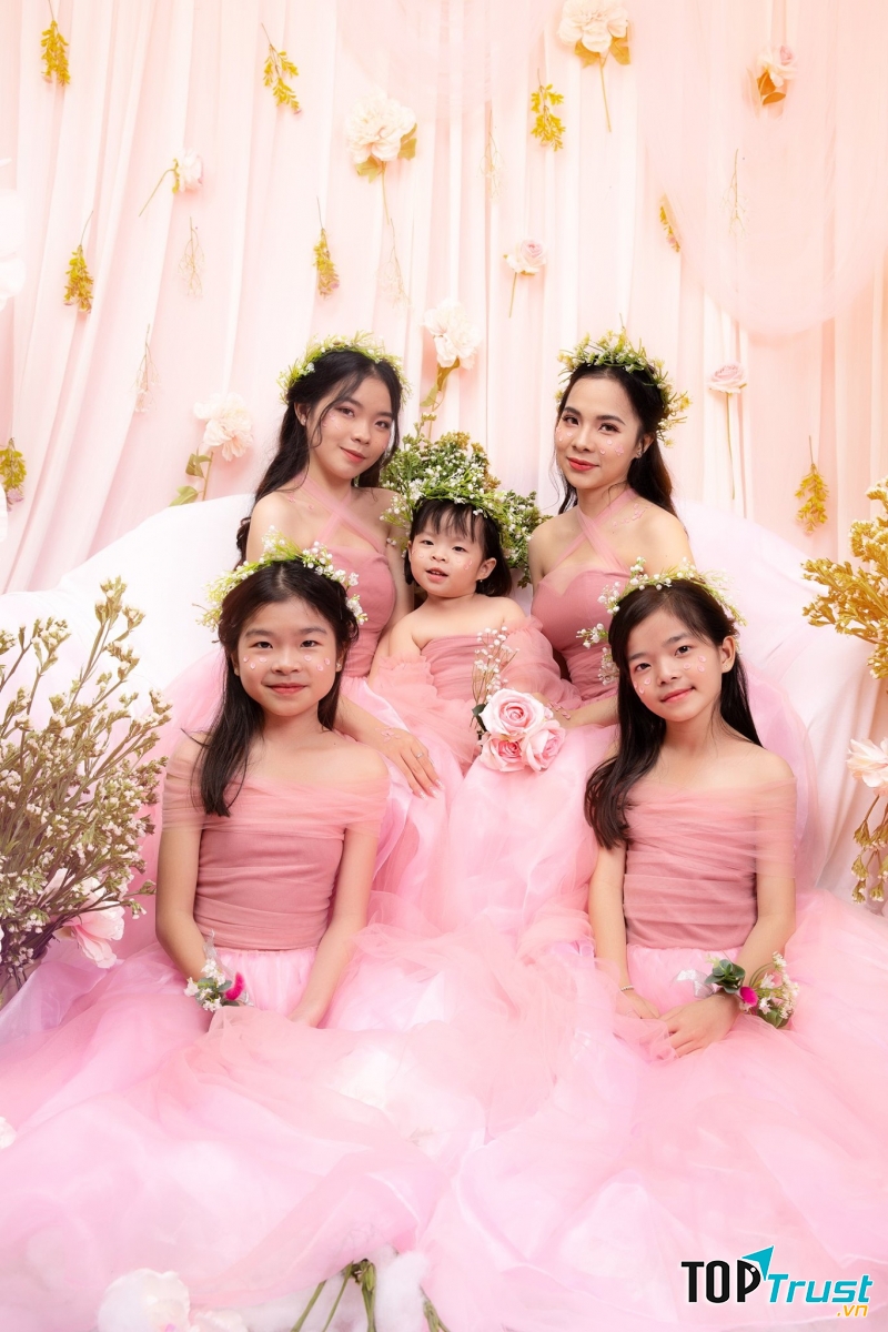 Hiếu Quách Studio