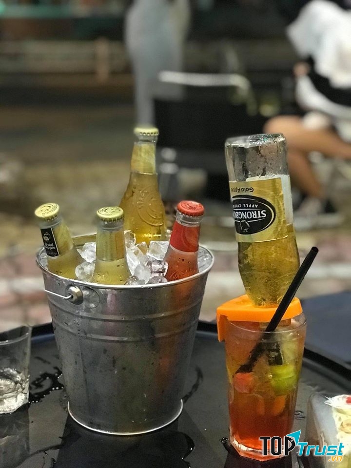 Hight Art Coffee & Beer sẽ là nơi mà các quý khách có thể thư giãn sau một ngày làm việc mệt nhọc, tổ chức tiệc tùng, với sự kết hợp tinh tế các ưu điểm của bar, quán vỉa hè...