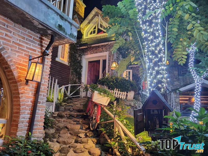 Highland Garden là cafe vườn với không gian cực kỳ rộng lớn cả trong nhà và ngoài trời.