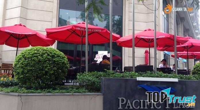 Không gian bên ngoài quán