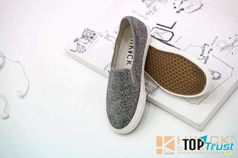 Hikick Shoes là shop chuyên về các mẫu giày sneaker hoặc slip-on thoải mái, êm chân, năng động.