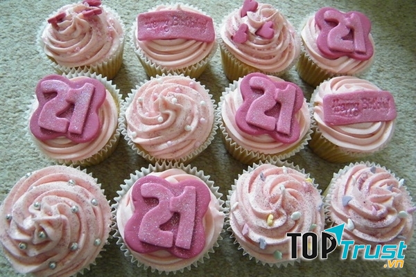 Hình ảnh bánh sinh nhật dành tặng cho bạn bè