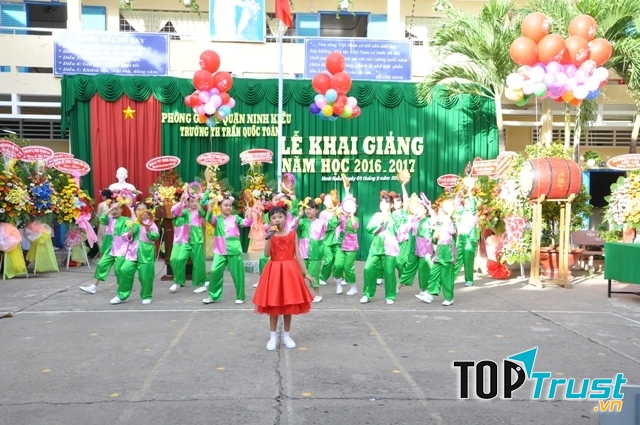 Hình ảnh trang trí lễ khai giảng trường tiểu học Trần Quốc Toản, Ninh Kiều, Cần Thơ