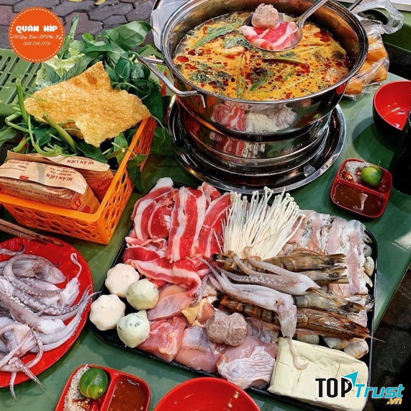 Set lẩu tại nhà hàng