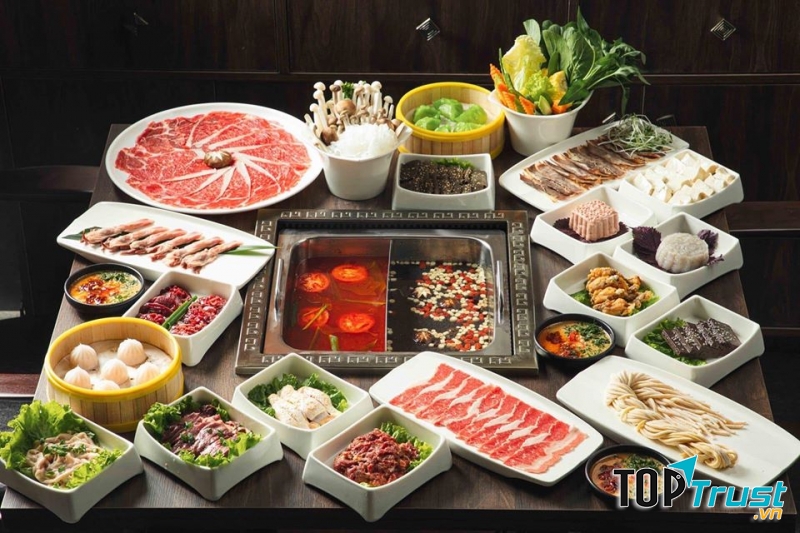 Set lẩu hai ngăn tại ﻿Hipot - Paradise Buffet Lẩu & Dimsum luôn tươi ngon và hấp dẫn