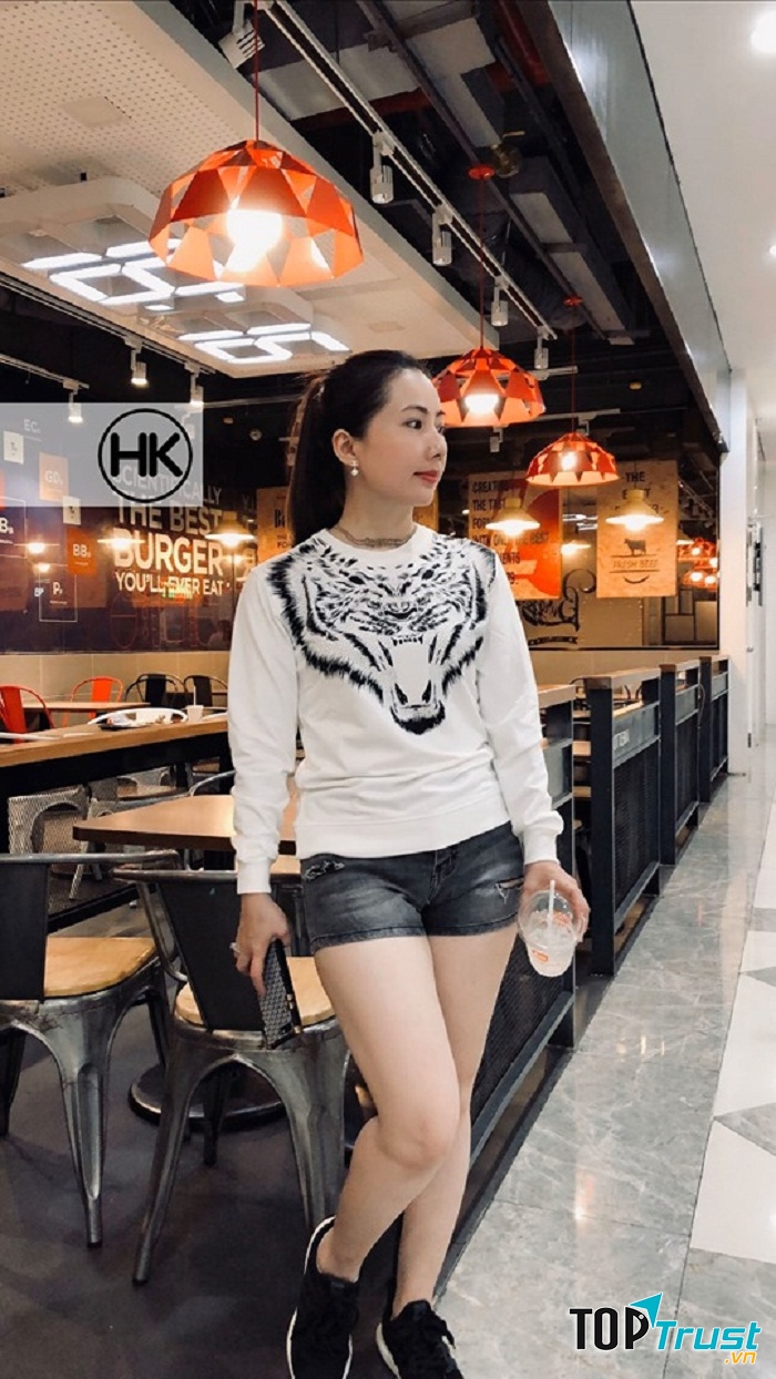 Áo thun dài tay có hoạ tiết dùng được cho cả nam và nữ