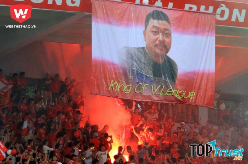 HLV Trương Việt Hoàng nhận được nhiều tình cảm đặc biệt của CĐV Hải Phòng