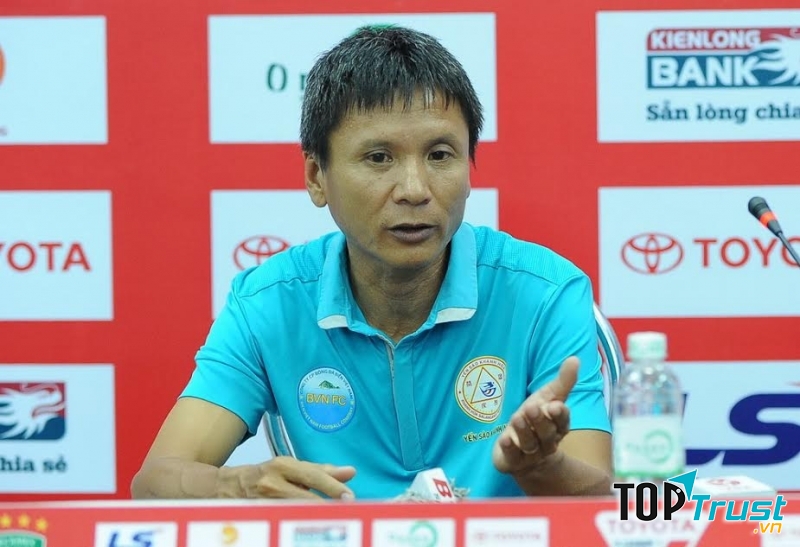 HLV Võ Đình Tân đang là HLV trưởng của Sanna Khánh Hòa