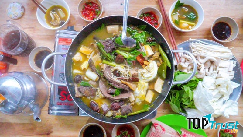 H’mông Quán được thành lập từ những người con của núi rừng cao nguyên, khát khao được đưa những món ăn và văn hóa dân tộc H’mông đến gần với mọi người