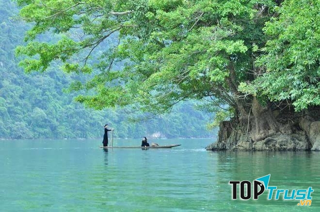 Hòa mình với thiên rộng lớn của Hồ Ba Bể